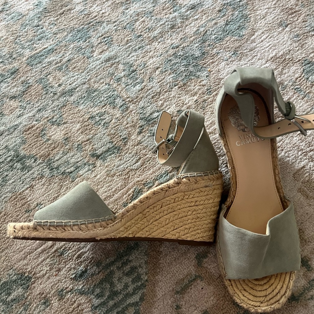 Green olive Vince Camaro wedges